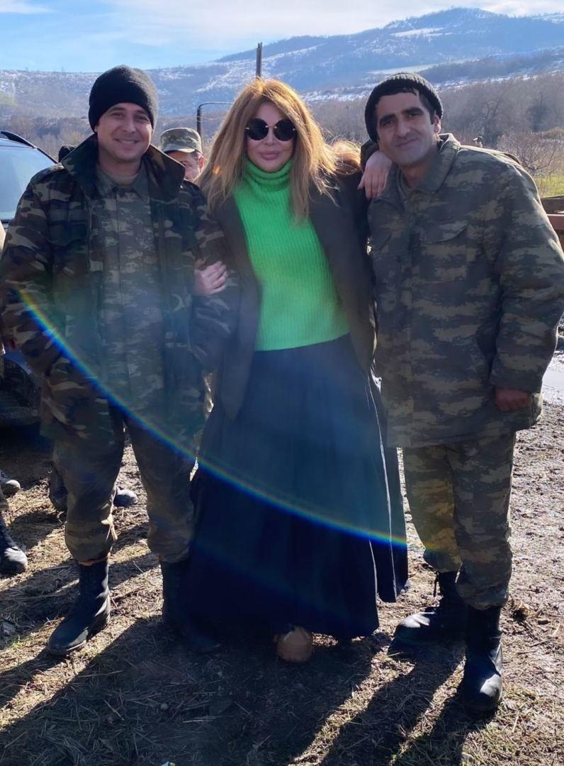 Айгюн Кязымова и азербайджанские солдаты передают привет из Шуши
