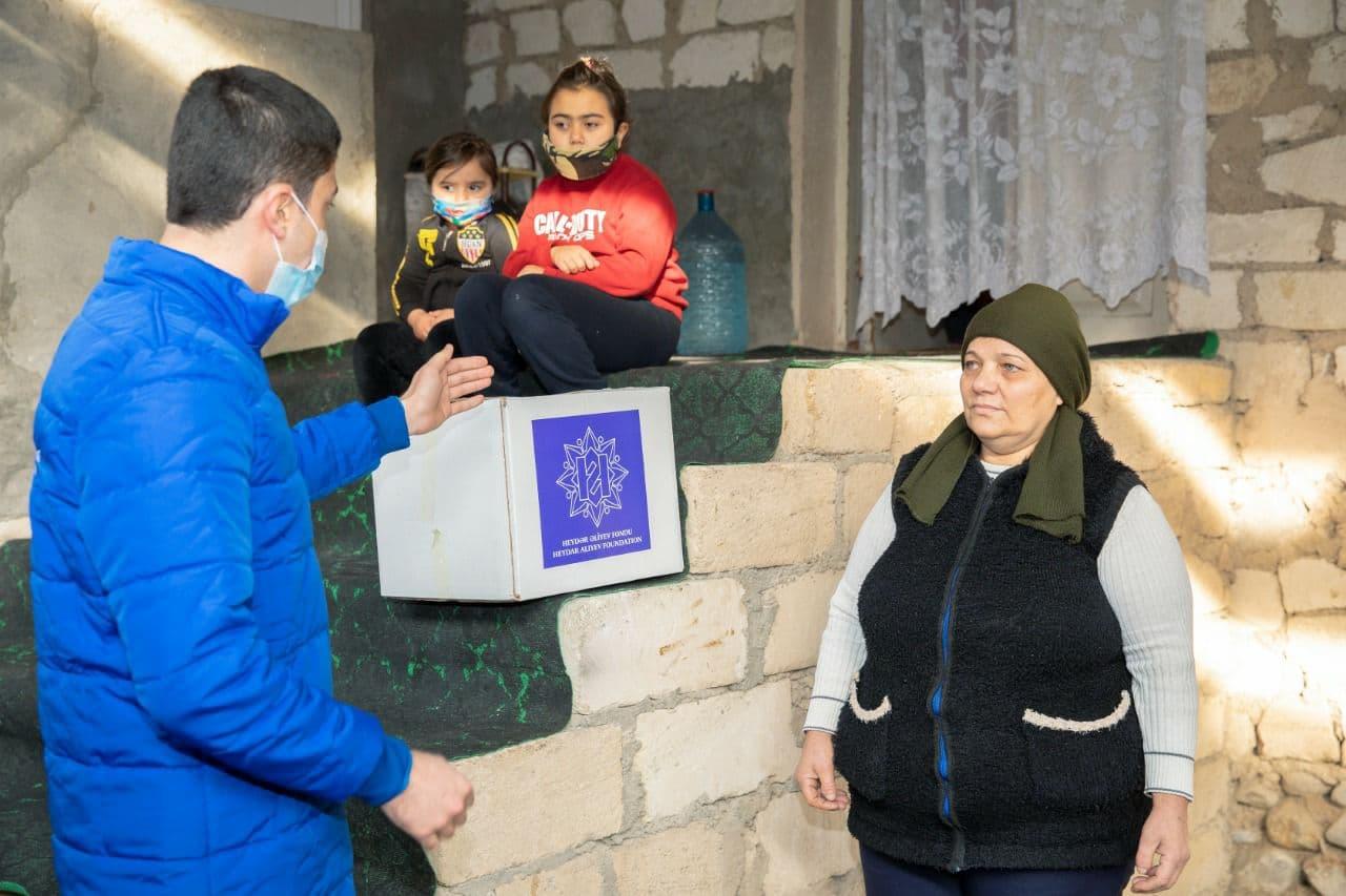 Фонд Гейдара Алиева передал праздничные посылки почти 100 тысячам семей
