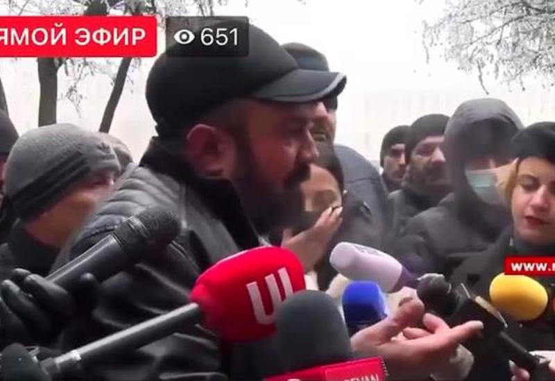 Родственники пропавших без вести солдат проводят акцию протеста в Ереване
