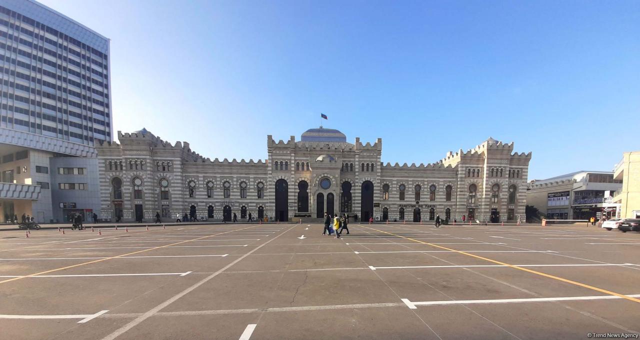 Новая платная парковка в центре Баку