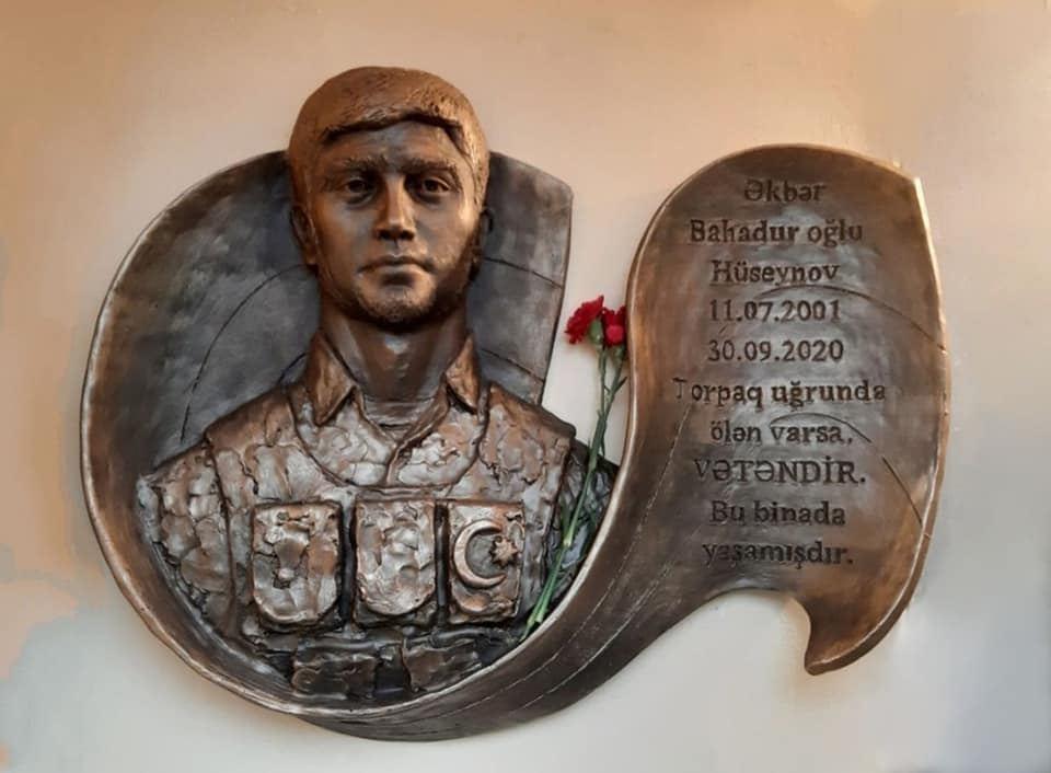 Молодые скульпторы увековечивают память о героях карабахской войны