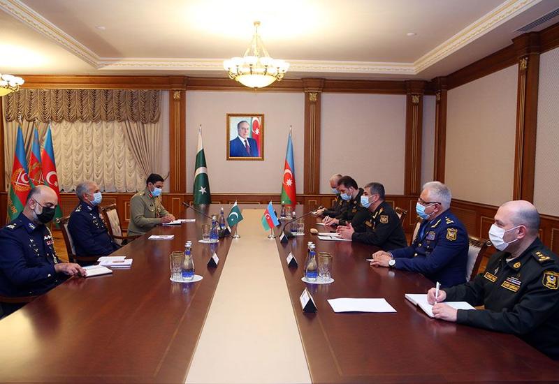 Азербайджан и Пакистан обсудили вопросы расширения военных связей
