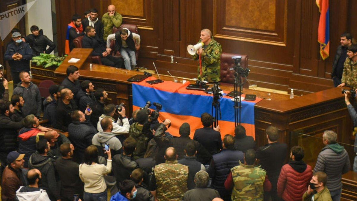 Нестабильная ситуация в Армении создает сложности для России
