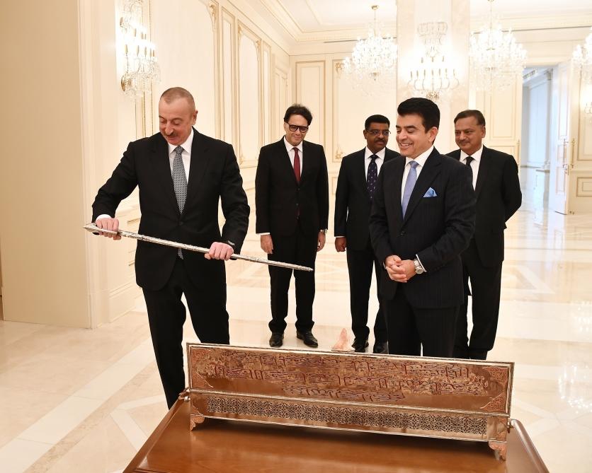 Салим бин Мухаммед аль-Малик подарил Президенту Ильхаму Алиеву меч в честь победы в Карабахе