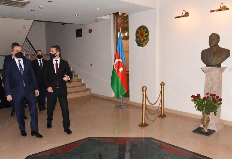 Джейхун Байрамов посетил посольство Азербайджана в Пакистане