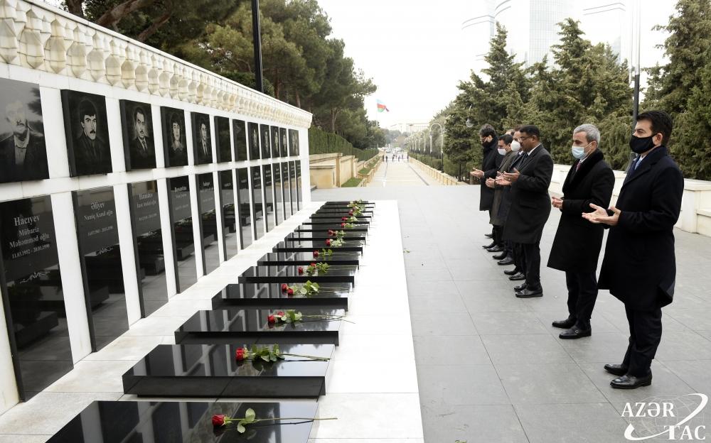 Генеральный директор ИСЕСКО посетил могилу великого лидера Гейдара Алиева и Шехидляр хиябаны