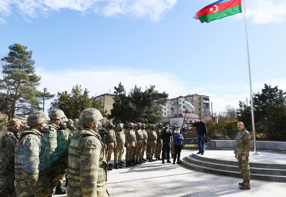 Президент Ильхам Алиев поднял флаг Азербайджана в Шуше