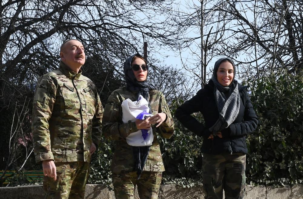 Prezident İlham Əliyev Füzuli rayonunda Füzuli-Şuşa yolunun və hava limanının təməlini qoyub, Şuşa şəhərində səfərdə olub