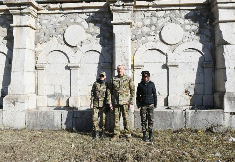 Prezident İlham Əliyev və birinci xanım Mehriban Əliyeva Şuşa RİH binası, Natəvan bulağı, Bülbülün ev muzeyi ilə də tanış olublar