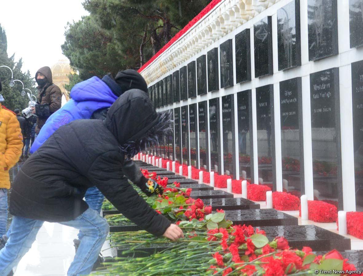 Азербайджанцы чтят светлую память жертв 20 Января