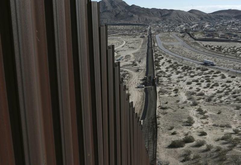 Байден остановил строительство стены на границе с Мексикой