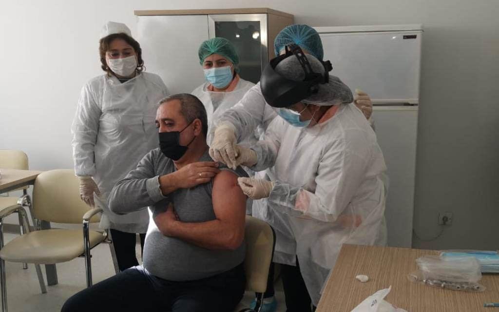 В Гяндже началась вакцинация от коронавируса