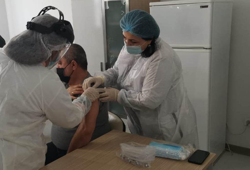 В Гяндже началась вакцинация от коронавируса