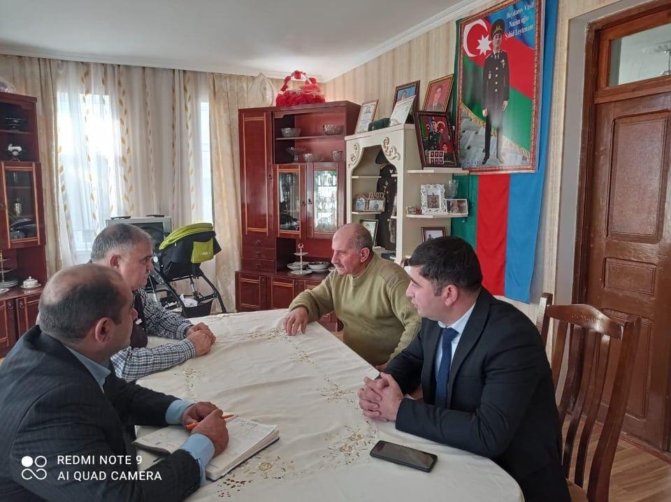 Арзу Нагиев посетил могилы шехидов в Товузе и Гедабеке, встретился с их семьями