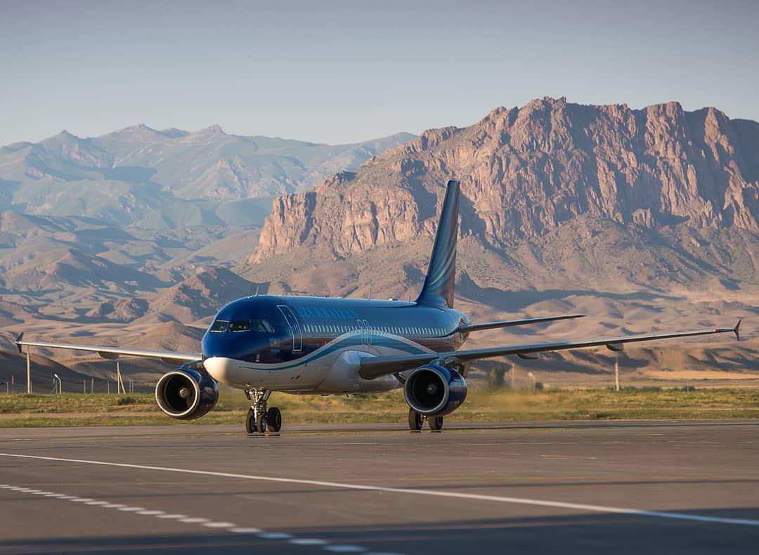 Самолет AZAL, выполнявший рейс по маршруту Нахчыван-Баку, по техническим причинам вернулся обратно