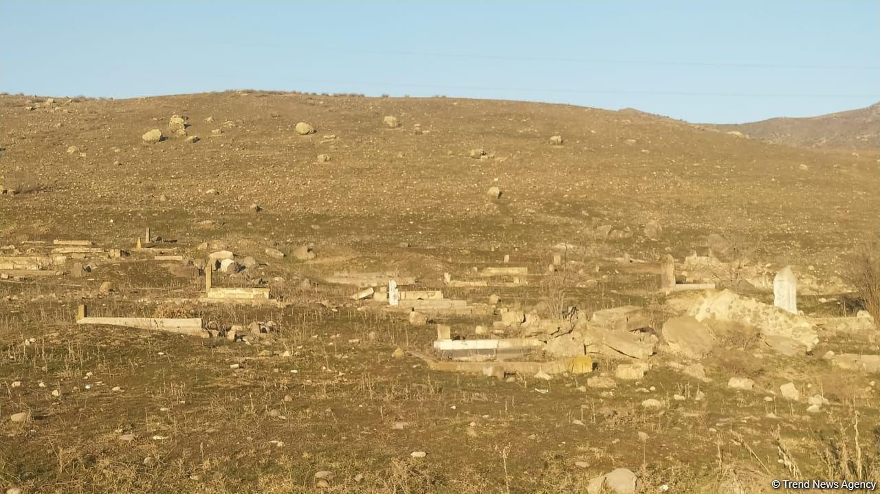 Армяне разрушили кладбище в селе Сарай Губадлинского района