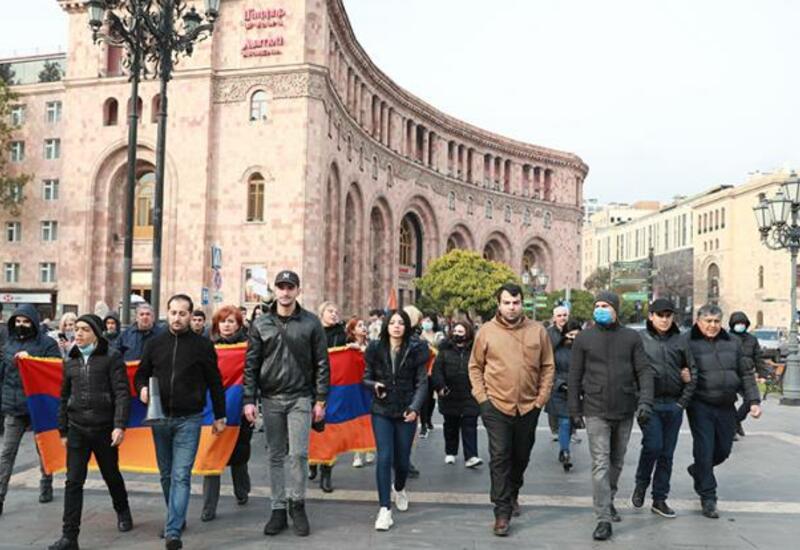Армянские "соросята" обвиняют Россию в своем проигрыше и требуют примкнуть к США