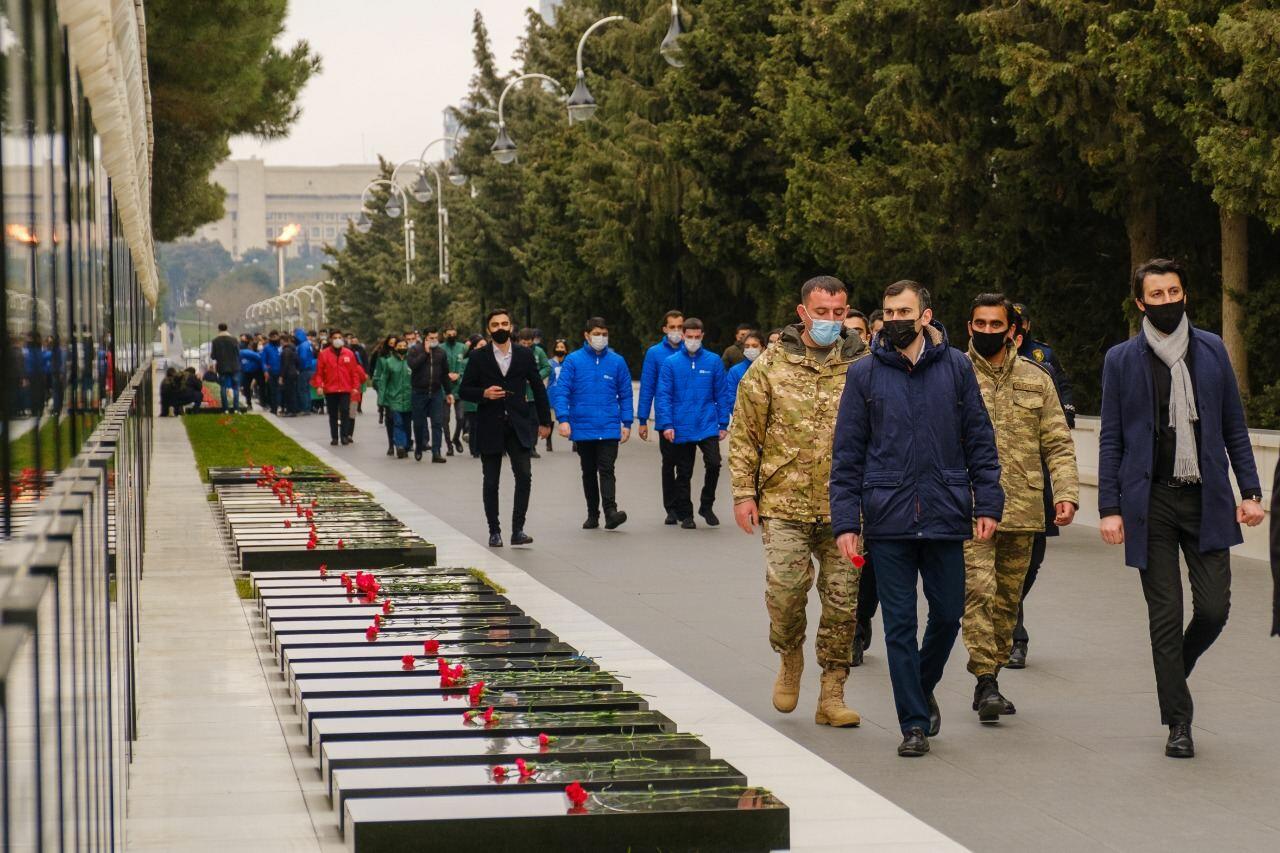 Gənclər bayramlarını Ulu Öndər və Şəhidlərimizi yad etməklə qeyd etdilər