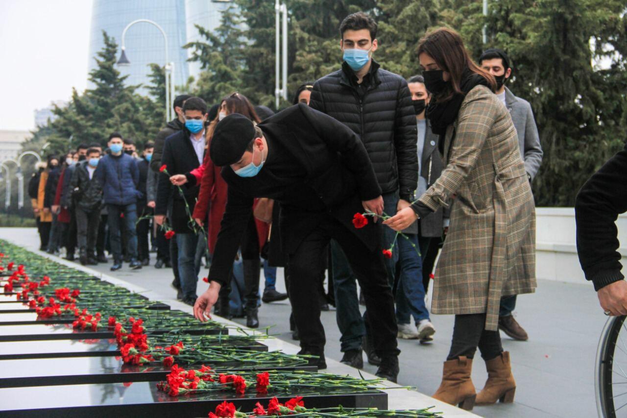 Gənclər bayramlarını Ulu Öndər və Şəhidlərimizi yad etməklə qeyd etdilər