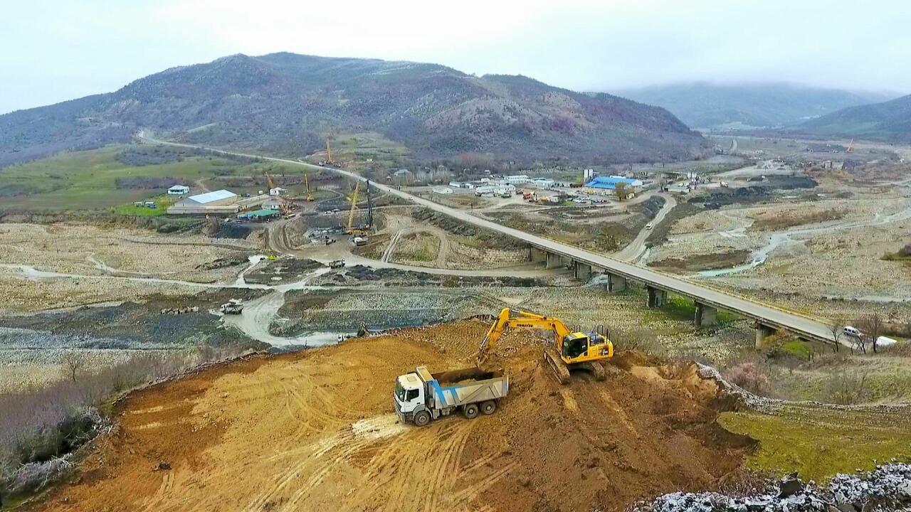 В Азербайджане строится новая дорога