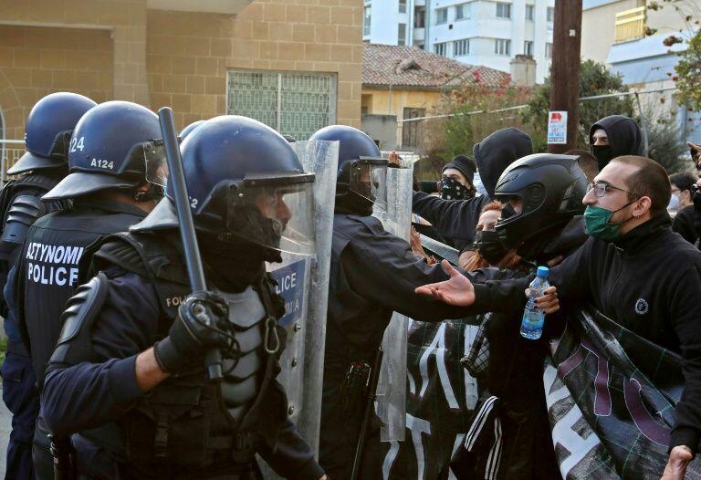 Полиция Греции использовала слезоточивый газ в отношении митингующих