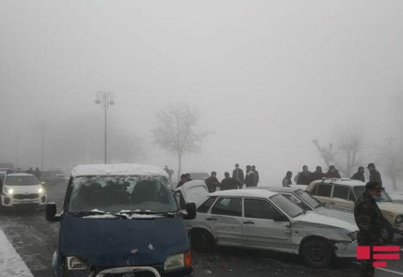 Цепная авария в Азербайджане, столкнулись 8 автомобилей
