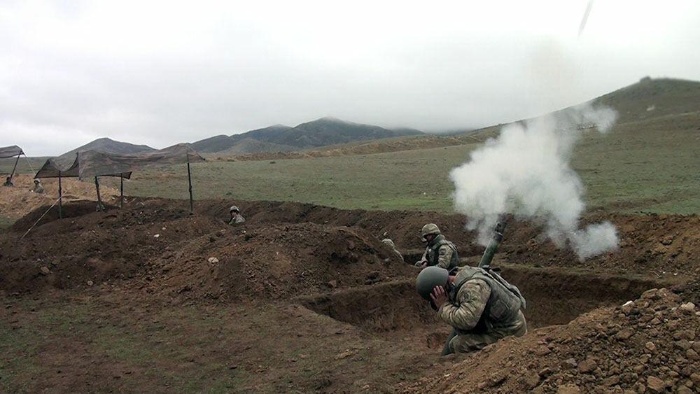 Тренировки минометных батарей азербайджанской армии с боевой стрельбой продолжаются