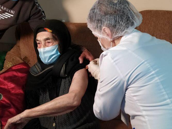 101-летняя жительница Исмаиллы привита от коронавируса