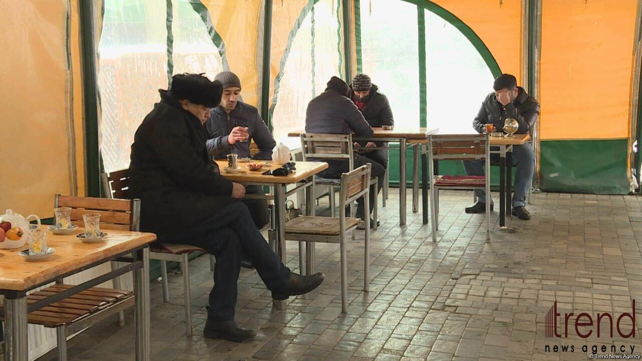 Нуждающиеся в тепле лица обращаются в убежища в Баку