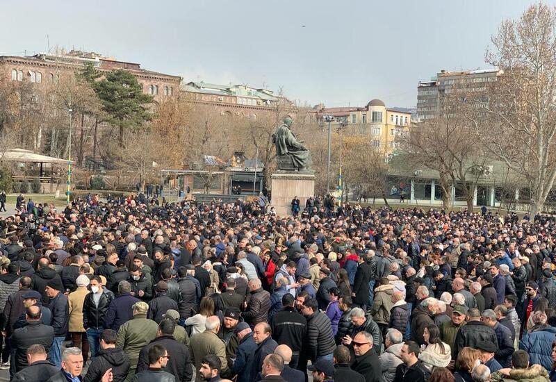 Протесты в Ереване, армия пошла против Пашиняна