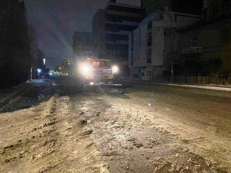 Улицы Баку до утра расчищались от снега
