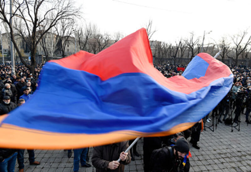 Армянские протестующие собрались у администрации президента