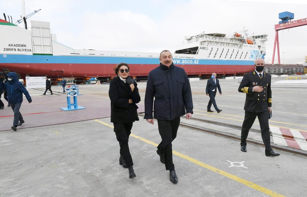 Президент Ильхам Алиев и Первая леди Мехрибан Алиева приняли участие в церемониях спуска на воду судна-парома типа Ro-Pax «Академик Зарифа Алиева» и сдачи в эксплуатацию судна-парома «Азербайджан» аналогичного назначения