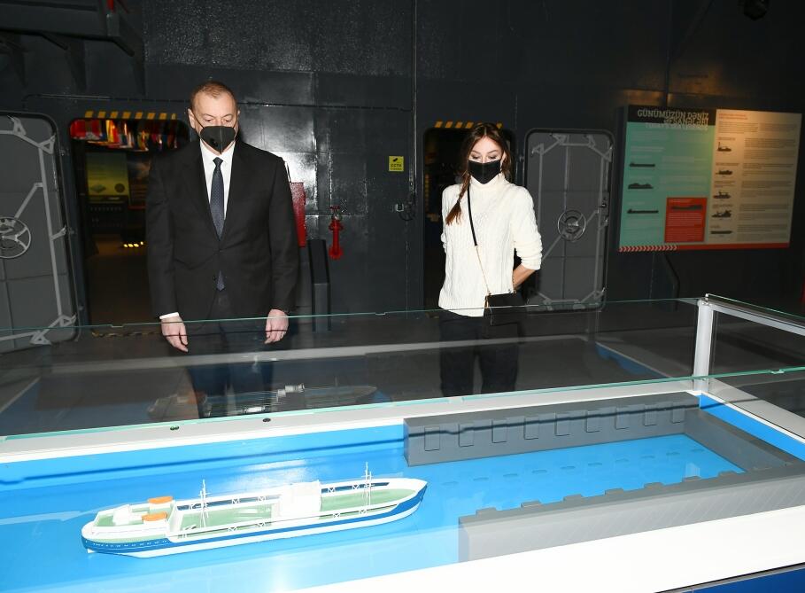 Президент Ильхам Алиев и Первая леди Мехрибан Алиева приняли участие в открытии в Баку первого в мире корабля-музея