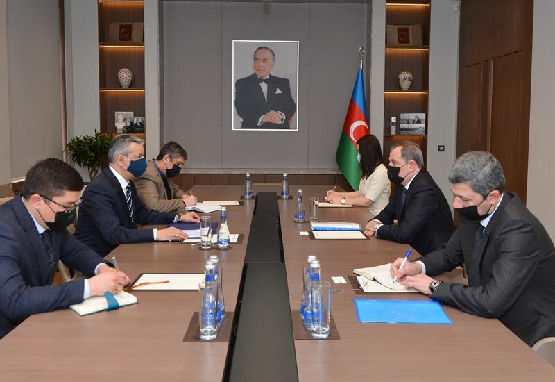 Джейхун Байрамов на переговорах с послом Узбекистана