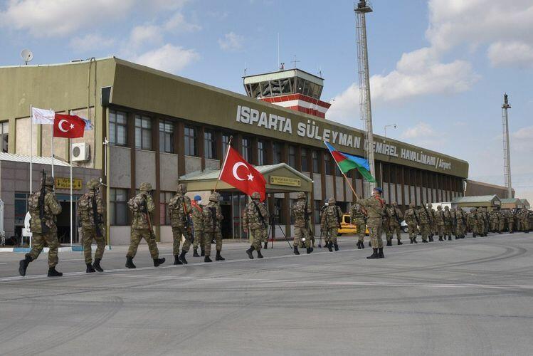 Азербайджанские военнослужащие пройдут учения в Турции