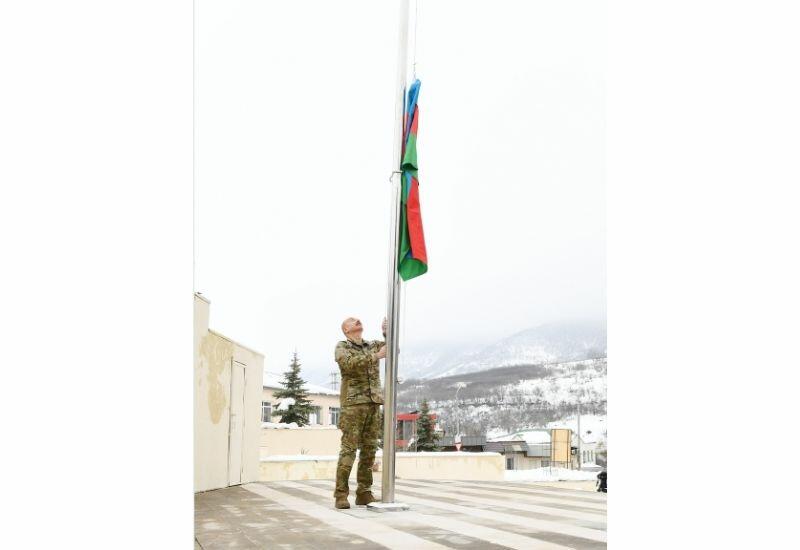 Президент Ильхам Алиев поднял флаг Азербайджана в Гадруте