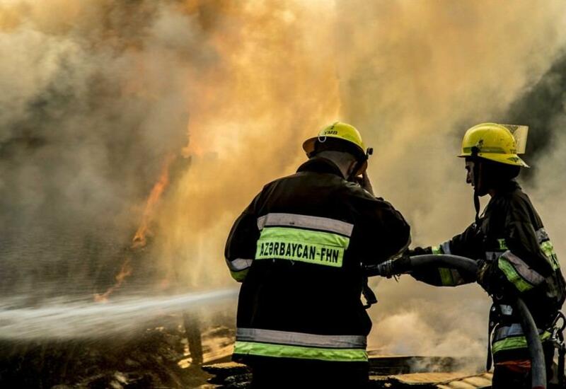 15 человек отравились дымом в результате пожара в больнице в Сумгайыте