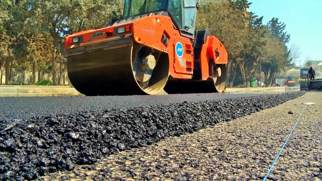В одном из районов Баку ведется реконструкция ряда дорог