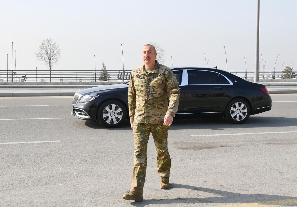 Президент Ильхам Алиев принял участие в открытии в Баку Парка военных трофеев