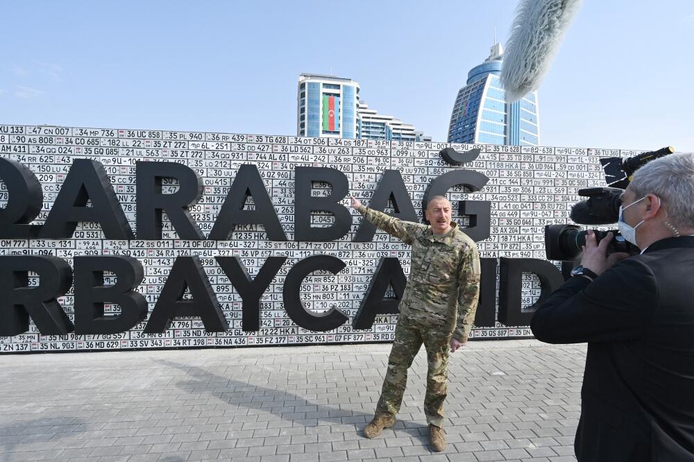 Президент Ильхам Алиев принял участие в открытии в Баку Парка военных трофеев