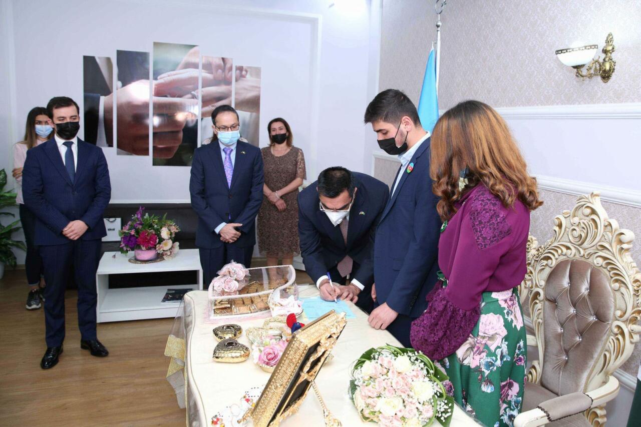 сын министра казахстана вышел замуж за азербайджанского тенора