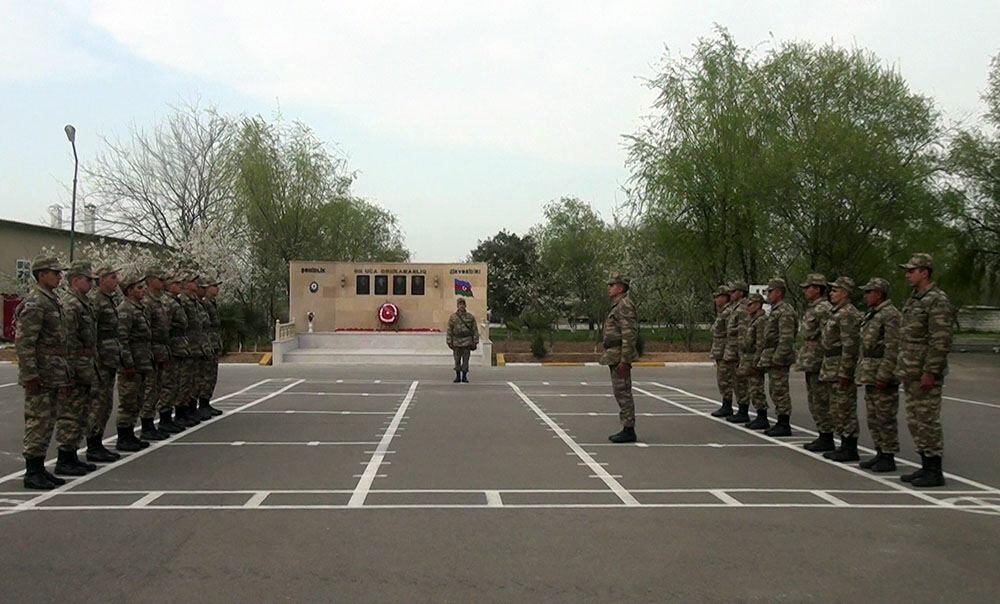 Призывники азербайджанской армии проходят подготовку