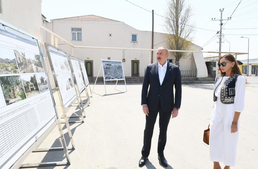Президент Ильхам Алиев и Первая леди Мехрибан Алиева приняли участие в закладке фундамента ремонтно-восстановительных работ в поселке Пиршаги