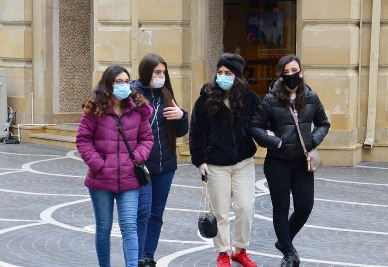 Врач предупредил девушек, носящих медицинские маски