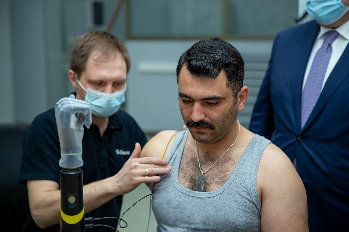 В Азербайджане ветеранов войны с ампутированными верхними конечностями обеспечат высокотехнологичными протезами