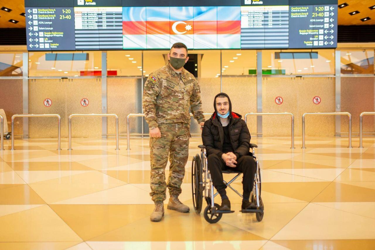 Прошедшие лечение в Турции два участника войны вернулись на родину