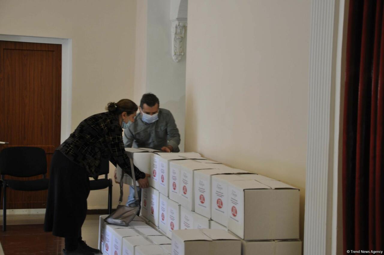 По инициативе депутата Севиль Микаиловой оказана продовольственная помощь семьям шехидов и малообеспеченным семьям в Худате