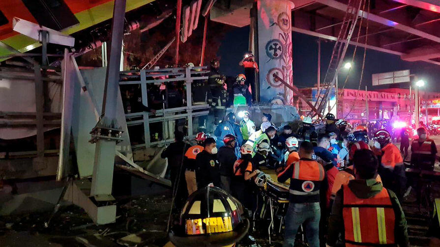 20 погибших: кадры с места обрушения метромоста в Мехико