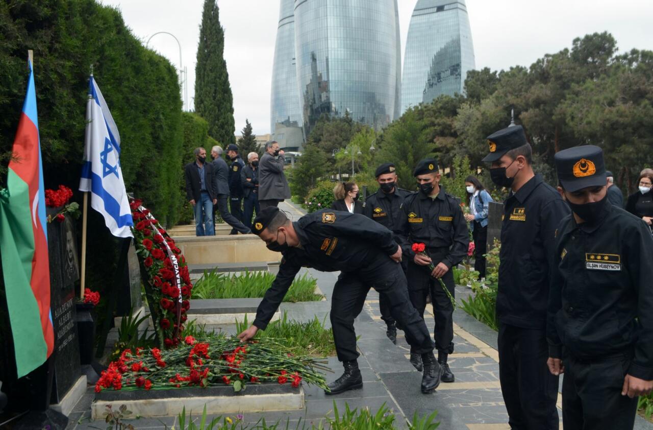 В Баку почтили память Национального героя Альберта Агарунова